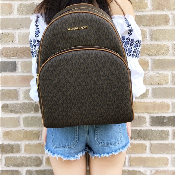 Michael Kors Handbags - Gaby’sBags👜💕- NWT Michael Kors Large Backpack 🎒